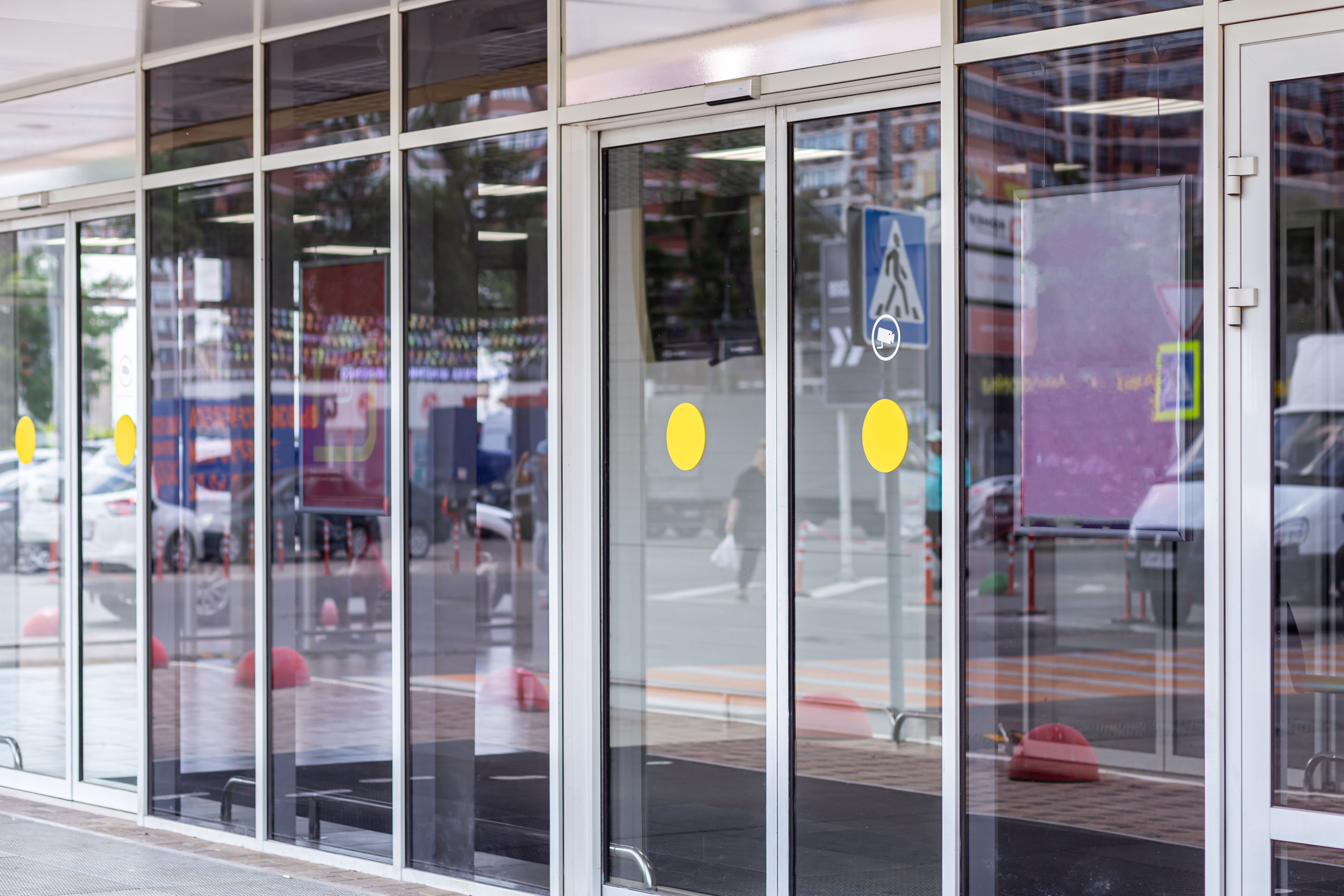 Automatic Door Accidents in Florida: When Everyday Entrances Become Unexpected Hazards